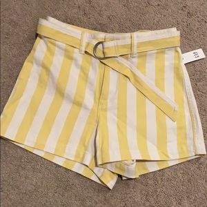 NWOT gap belted shorts
